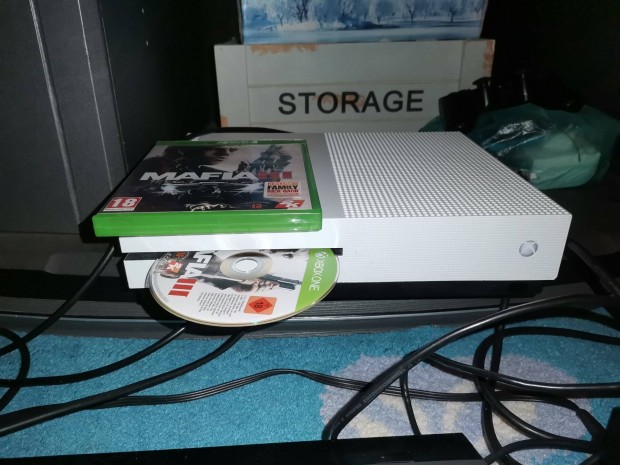 Xbox one S 1Tb limitlt, magyar nyelv men, 500 jtkkal 