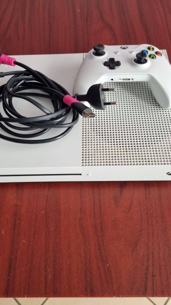 Xbox one S 500GB 1 kontroller hib�tlan k�beleivel elad�