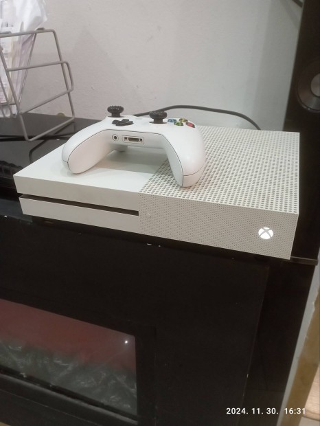 Xbox one S 500GB os