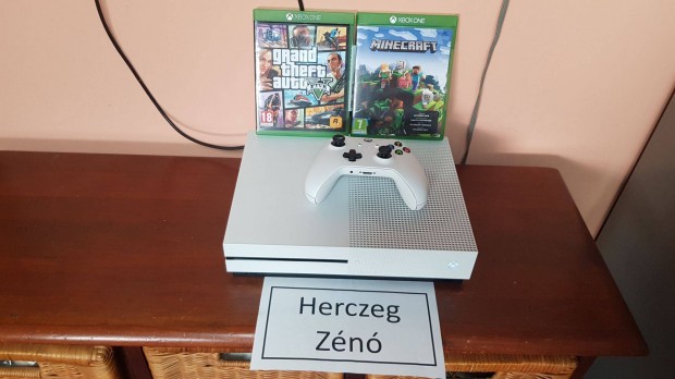 Xbox one S 500gb +gta 5 es minecraft