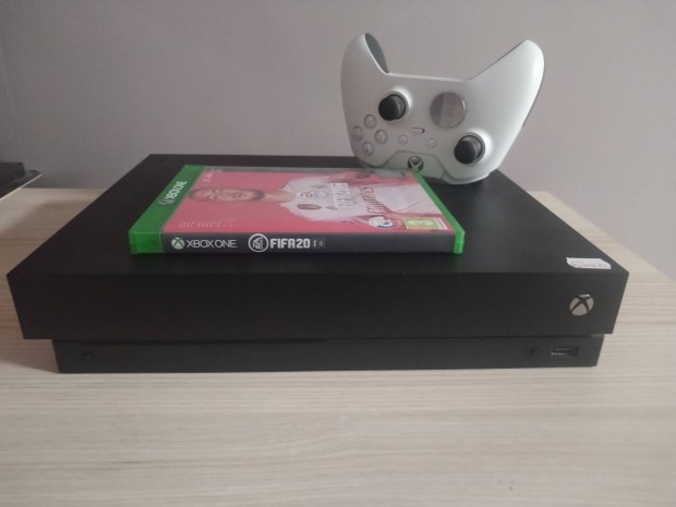 Xbox one X 1TB FIFA 20+ limitlt kontrollerel 