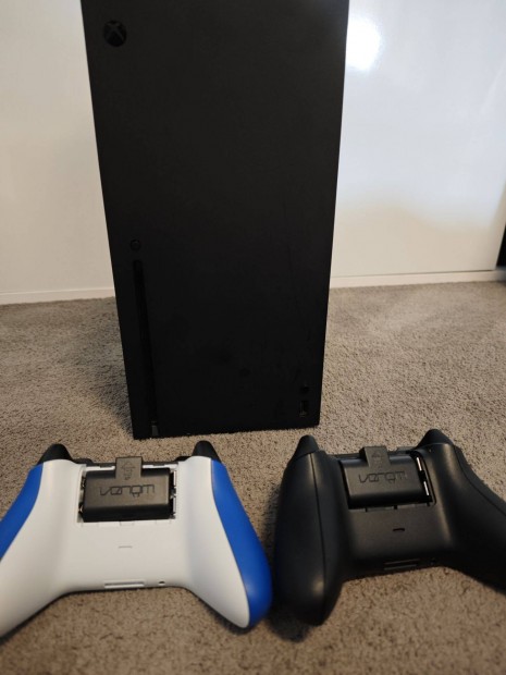Xbox one X 2 kontroller+ akku