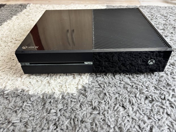 Xbox one + 6 db játék