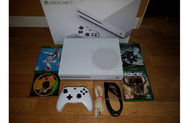 Xbox one s 1 tb 4 darab játékkal eladó