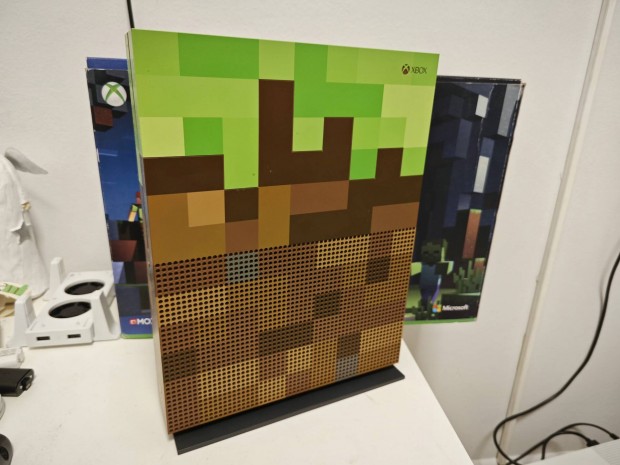 Xbox one s 1tb Minecraft 