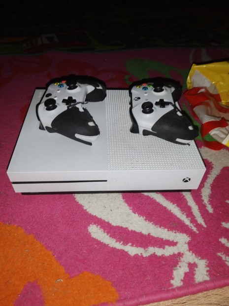 Xbox one s 2 kontroller + 1 jtk 