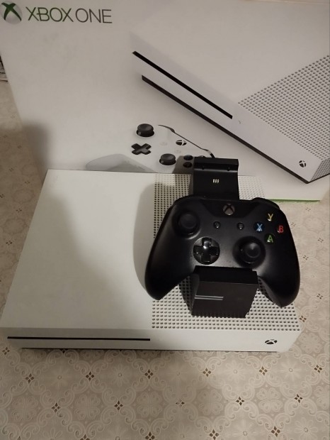 Xbox one s elad tartoszekaival egytt 