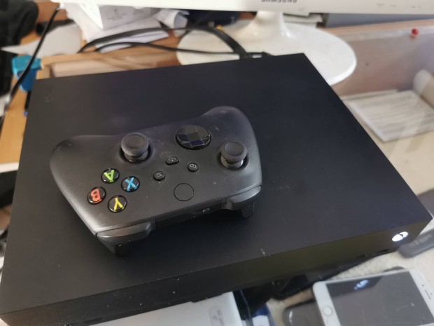 Xbox one x 1TB 1 kontrollerel 