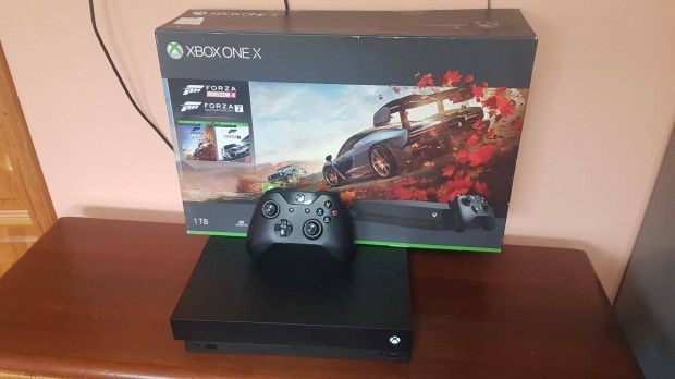 Xbox one x 1Tb dobozban
