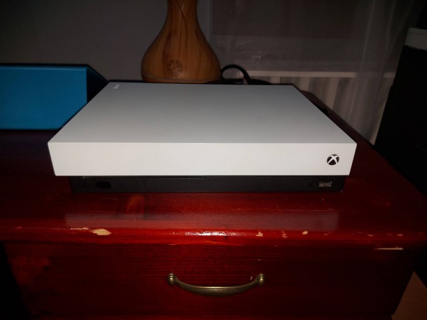 Xbox one x konzol 2.