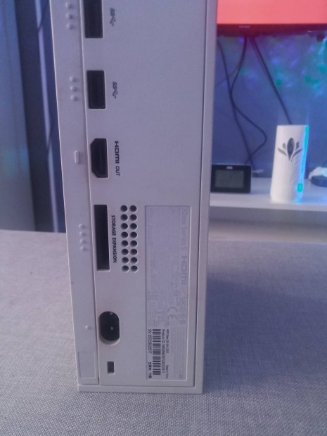 Xbox series S 1 kontroller + pár játék +doboz