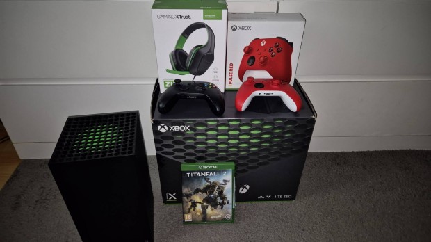 Xbox series x 1 TB +2 kontroller +fejhallgató + Titanfall 2