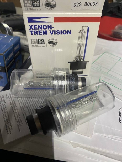 Xenon izz 8000k D2S parba