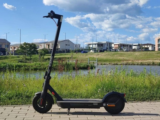 Xiaomi Electric Scooter 4 Pro (Gen2 EU) elektromos roller