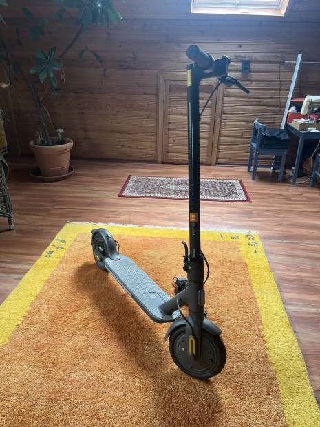 Xiaomi Electric Scooter Essential kiváló állapot 97KM