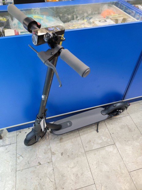 Xiaomi Essential elektromos roller dobozában! 100 km-t futott!