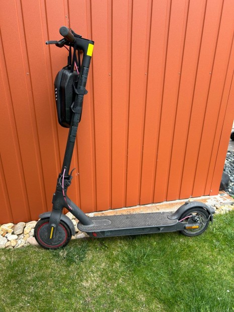 Xiaomi M365 Elektromos Roller