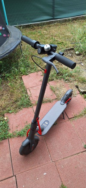 Xiaomi M365 Elektromos Roller Karcmentes Kitűnő akkuval