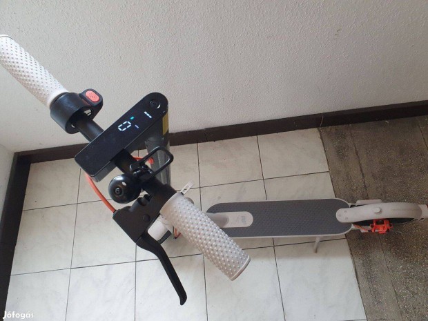 Xiaomi Mi 3 roller eladó 16 km-rel