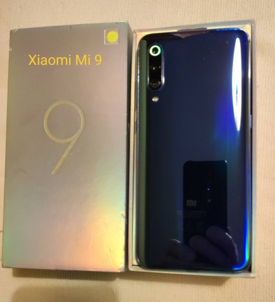 Xiaomi Mi 9 dobozban 