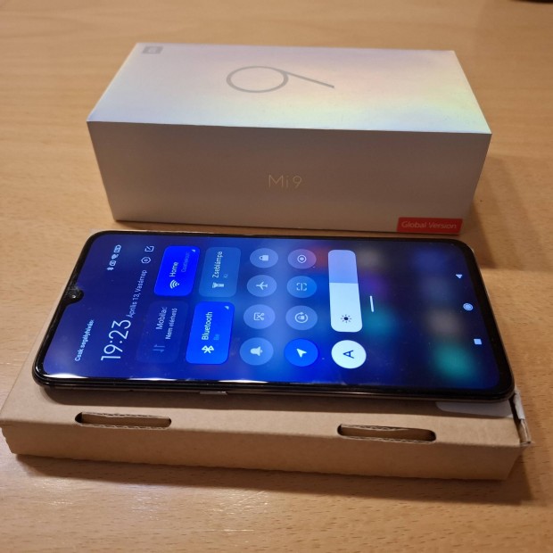 Xiaomi Mi 9 telefon, 6GB / 64GB Dual SIM, hibátlan, Foxpost az árban