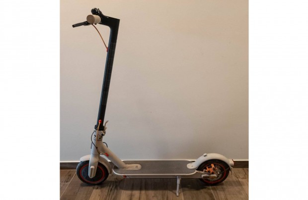Xiaomi Mi Electric Scooter 3 Fehér roller