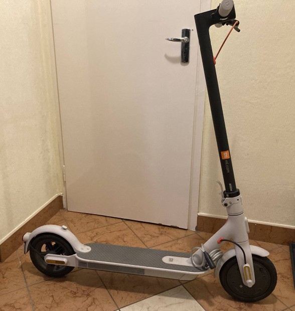 Xiaomi Mi Electric Scooter 3  elektromos roller