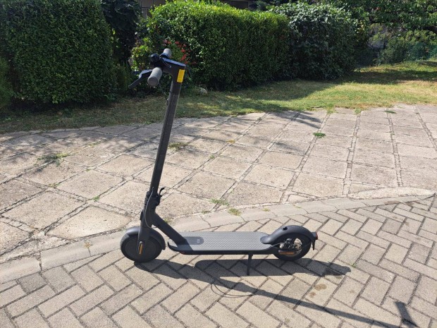 Xiaomi Mi Electric Scooter Essential elektromos roller