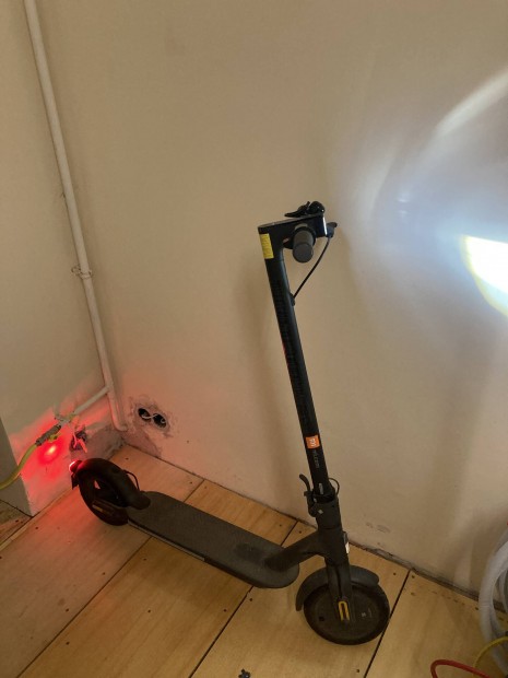 Xiaomi Mi Electric Scooter Essential elektromos roller