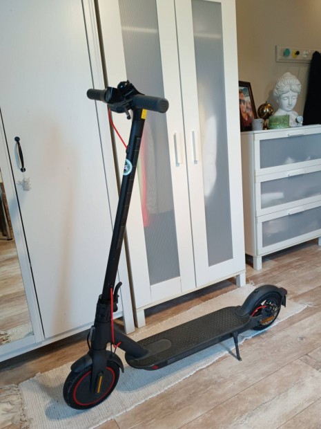 Xiaomi Mi Electric Scooter Pro 2 //