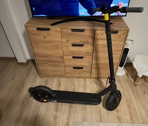 Xiaomi Mi Electric Scooter Pro 4