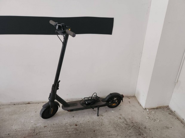 Xiaomi Mi Essential elektromos roller fekete (Ddhbc08NEB / Fbc4022GL )