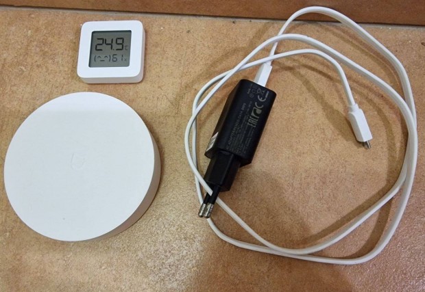 Xiaomi Mi Smart Home Hub + Mi Temperature and Humidity Monitor
