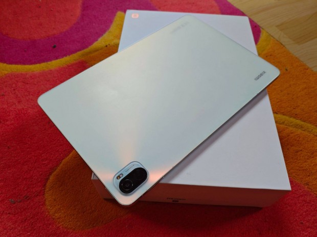 Xiaomi Pad 5 6/128GB ezüst-fehér ajándék tokkal