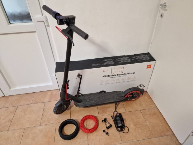 Xiaomi Scooter Pro 2 roller, keveset használt eladó
