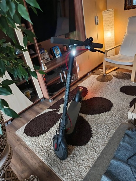 Xiaomie Electris Scooter Lite 4 haszn�lt garanci�lis