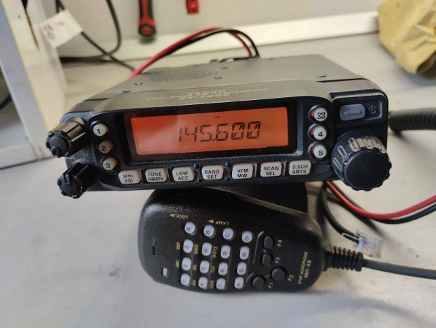 Yaesu mobil eladó
