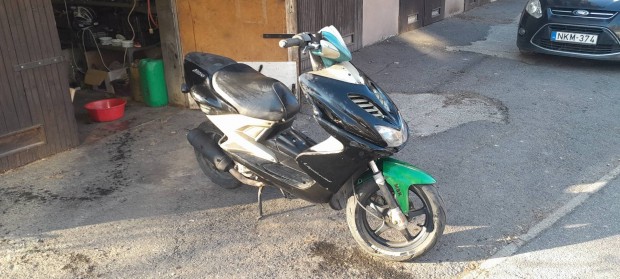 Yamah Aerox 50 bontott gyári alkatrészek