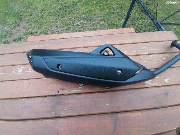 Yamaha 125cm robogokra val kipufogo