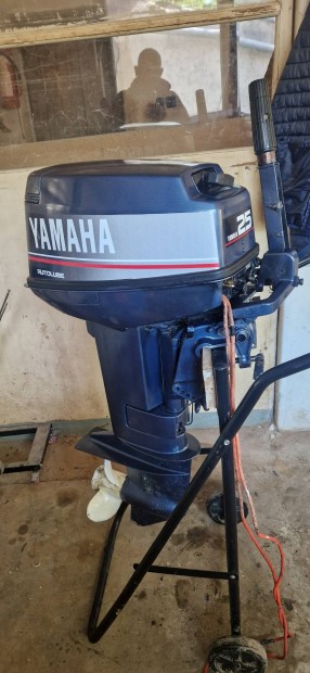 Yamaha 20-25 kétütemű rövid tribes önindítós csónakmotor