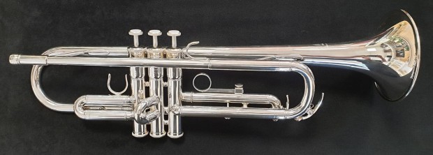 Yamaha 2330S ezüstözött trombita