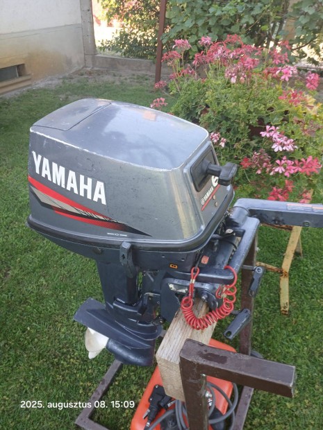 Yamaha 6/8 le 2T rövidcsizmás csónakmotor