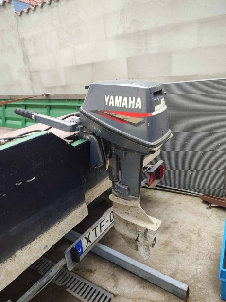 Yamaha 8LE csnakmotor