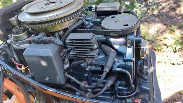 Yamaha 8 lóerős, önindítós csónakmotor