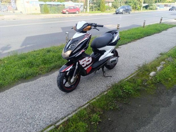 Yamaha Aerox 50.2t karbis