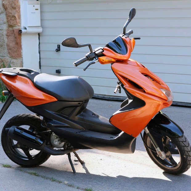 Yamaha Aerox R robog elad