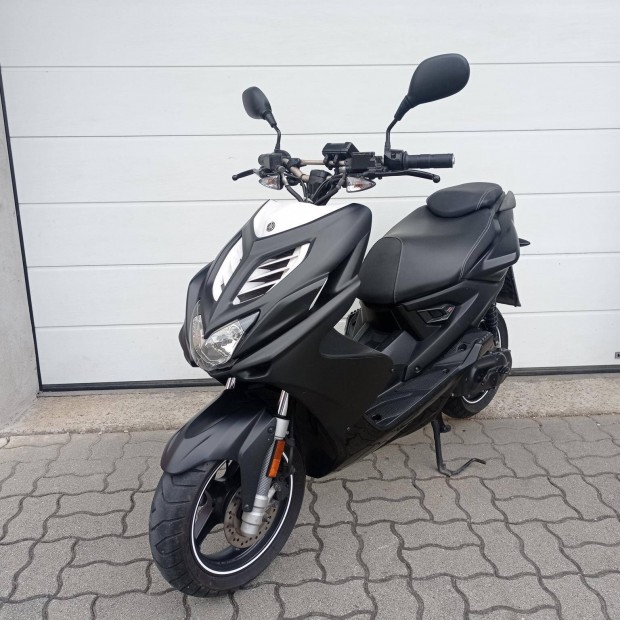 Yamaha Aerox Racing 50 2T LC Naked Újabb típus!