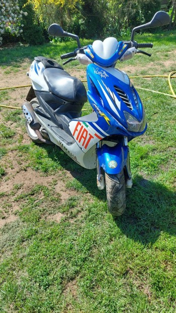 Yamaha Aerox Rossi Replica robog elad