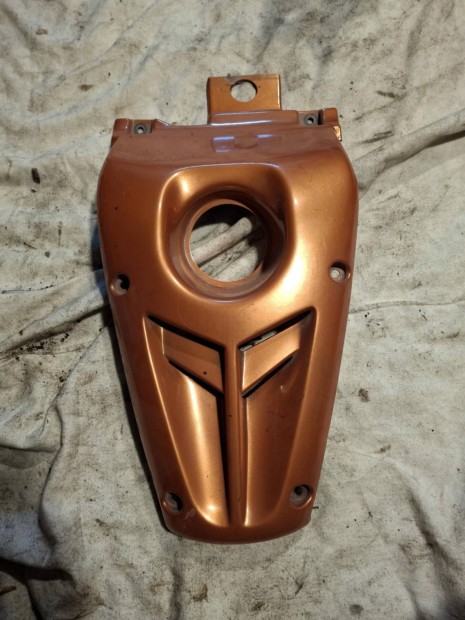 Yamaha Aerox tank körüli idom új
