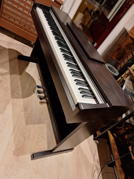 Yamaha Arius Ydp142 kalapcsmechaniks zongora elad